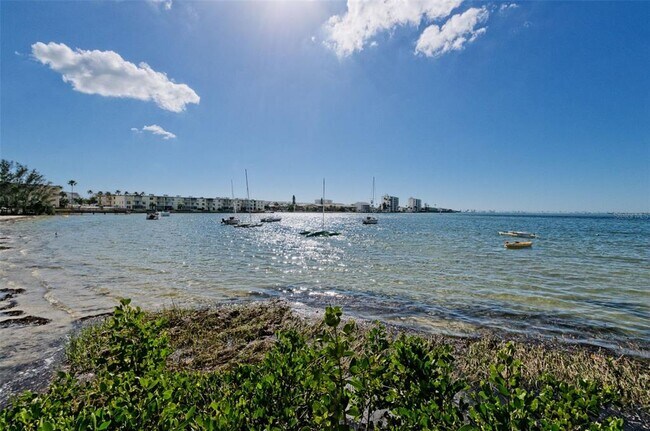 Building Photo - 2700 Bayshore Blvd