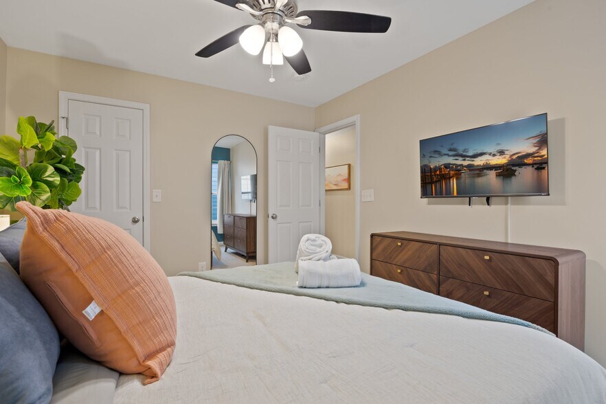 Building Photo - 13581 Weycroft Cir