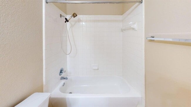 Building Photo - 1716 Rosenborough Ln S