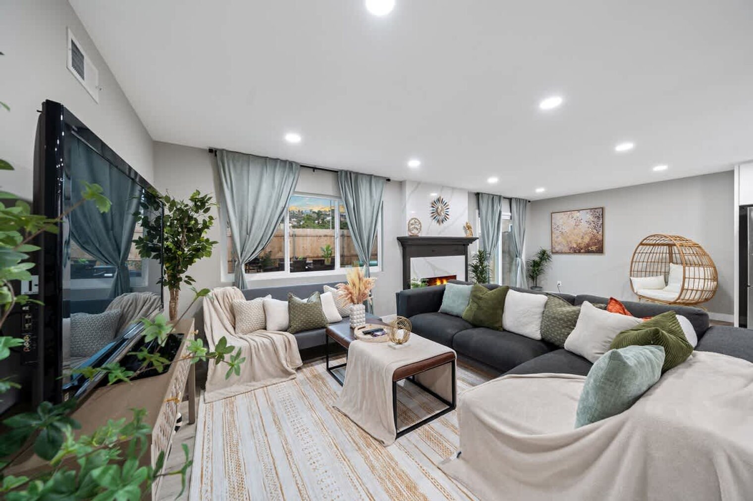 Building Photo - 9827 San Diego St