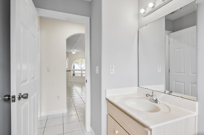 Building Photo - Palm Harbor Pool Home