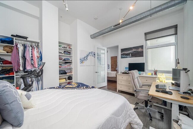 Building Photo - 650 Montgomery St