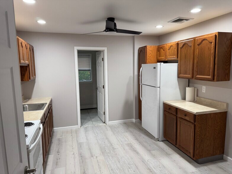 Building Photo - 18 Fairwood Ln