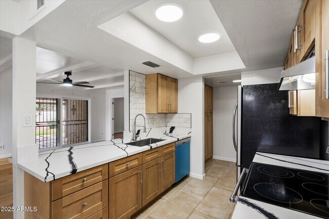 Building Photo - 5520 N 77th Pl