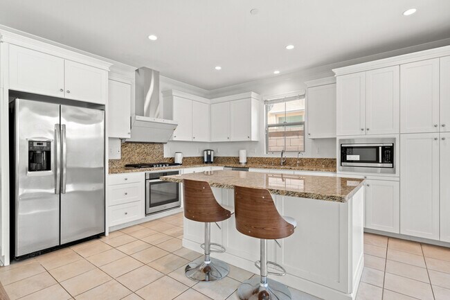 Building Photo - 110 Sugar Cane