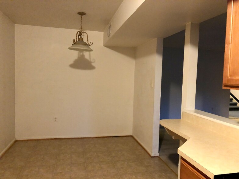 Building Photo - 7753 New Providence Dr