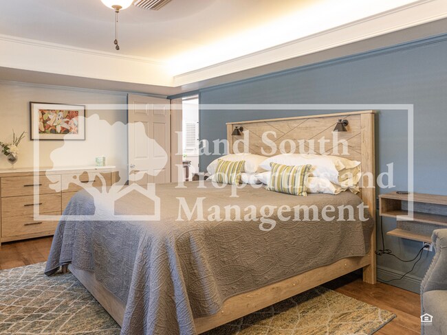 Building Photo - 327 Easton Dr