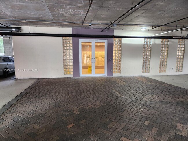 Building Photo - 120 SW 8th Ave