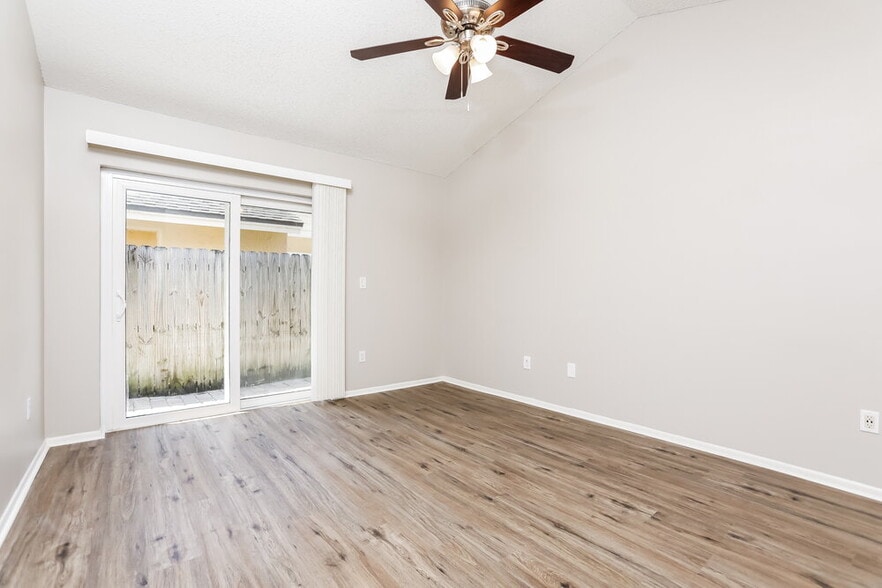 Building Photo - 3304 S St Lucie Dr