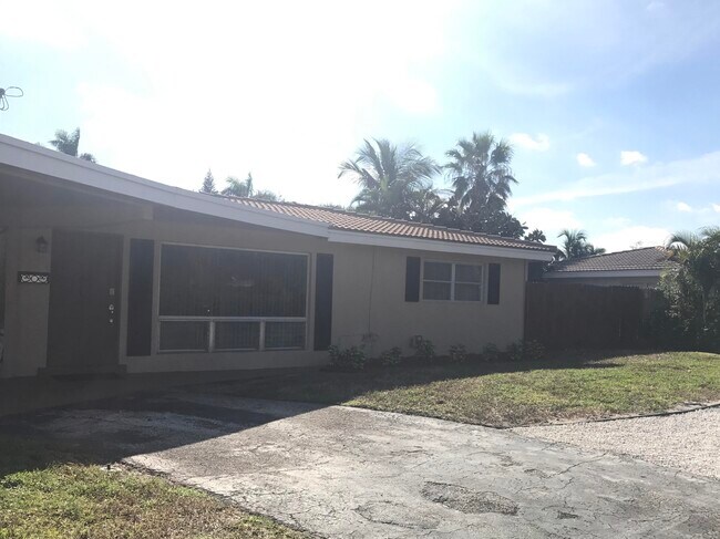 Building Photo - 712 W Palmetto Park Rd