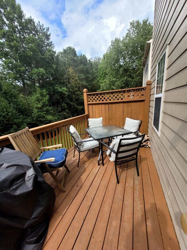 Building Photo - 4007 Edgecomb Dr