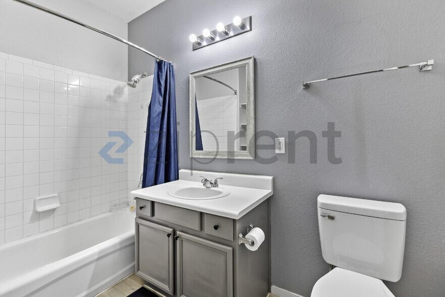 Building Photo - Unit