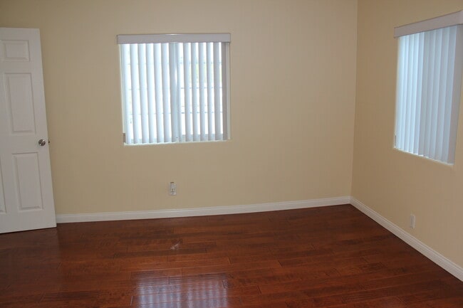 Building Photo - 125 Carr Dr