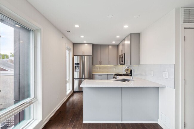 Building Photo - Luxury 2BD/2BA| Bella Vista Apartment