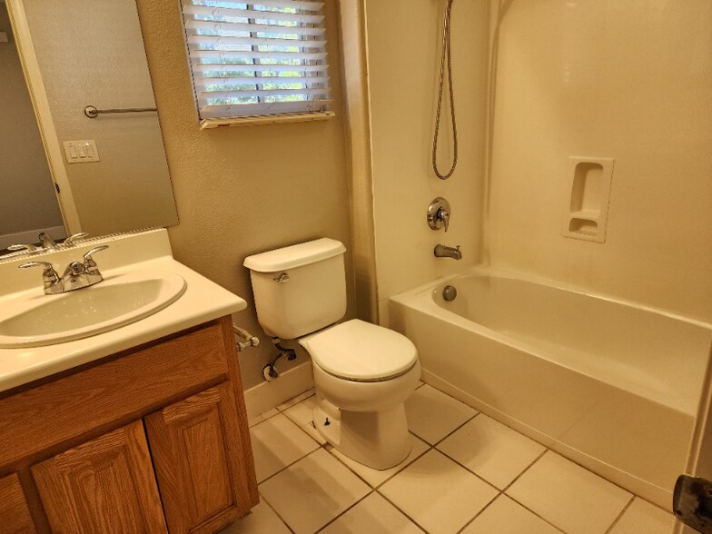 Building Photo - 1117 Baywood Ln
