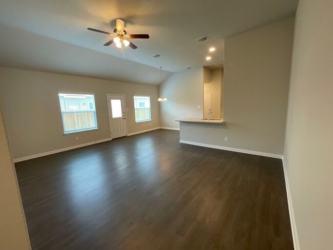 Building Photo - Brand New 3x2 Luxury Duplex in Seguin, TX!