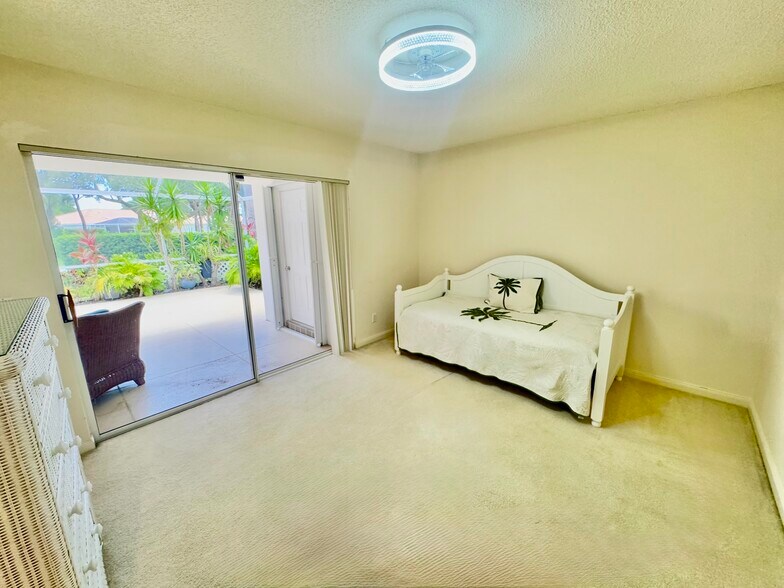 Building Photo - 5302 Red Oak Ct