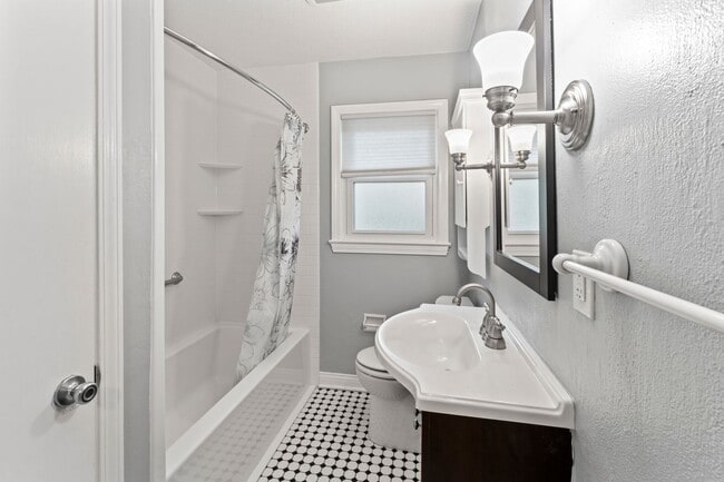 Building Photo - 4227 Hillbrook Dr