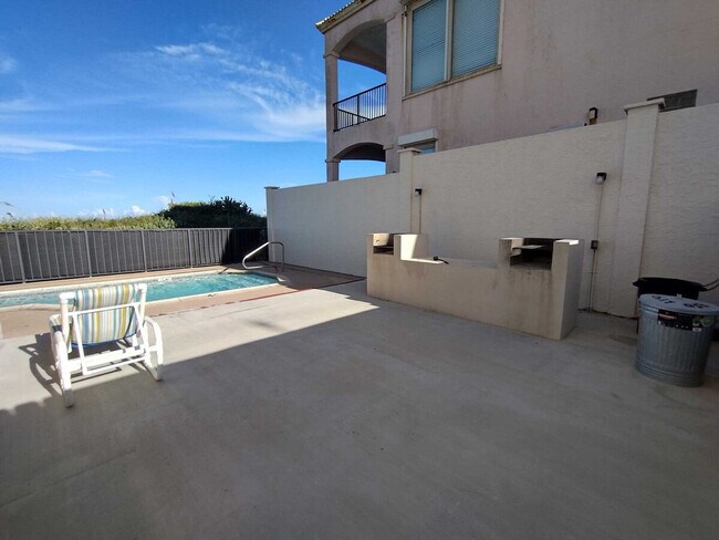 Building Photo - 5516 Gulf Blvd