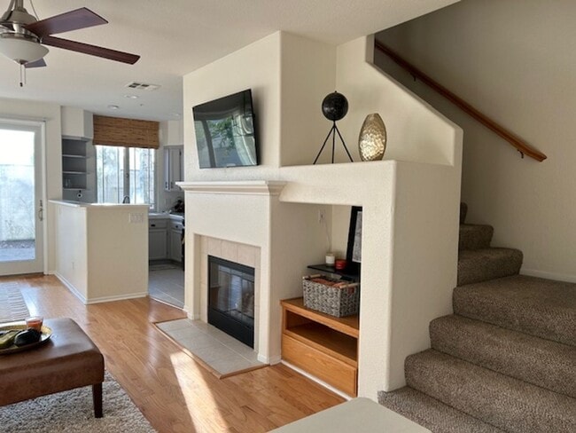 Building Photo - Impressive 2 Story, 2 Bedroom 2.5 Bath tow...
