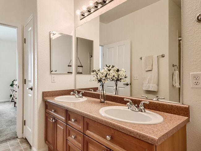 Building Photo - 9538 W San Juan Cir