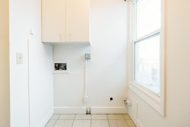 Building Photo - 317 W 4th St