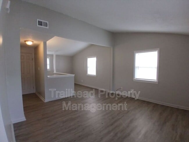 Building Photo - 519 Maier Dr