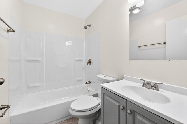 Building Photo - Fully Updated 4 Bedroom Home Available Now!