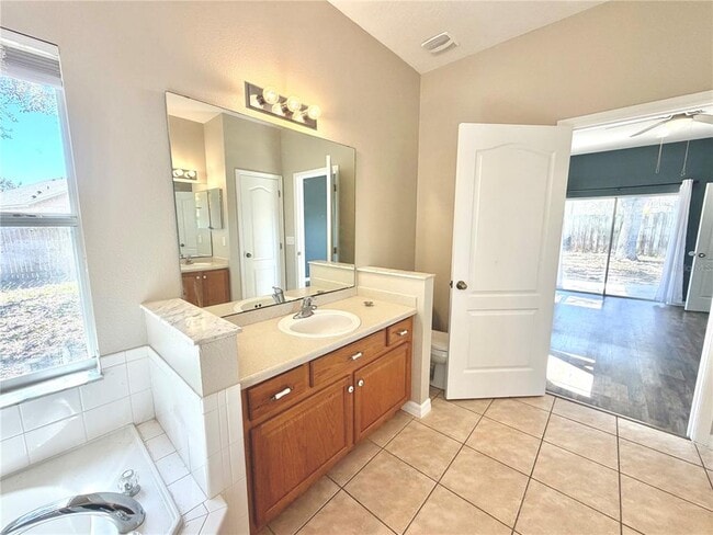 Building Photo - 1044 Longville Cir