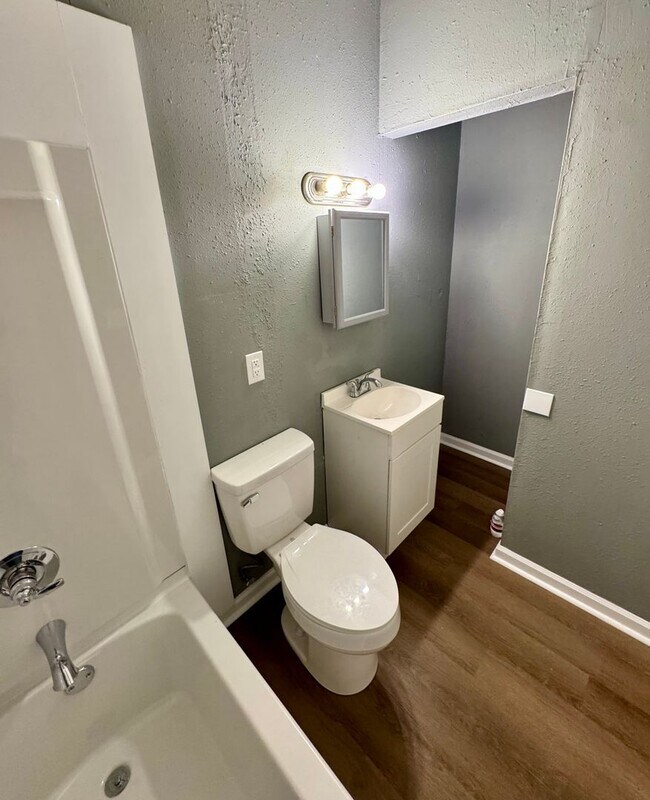 Building Photo - Available NOW -505 Tank hill Unit 2