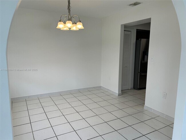 Building Photo - 955 SW 87th Ct
