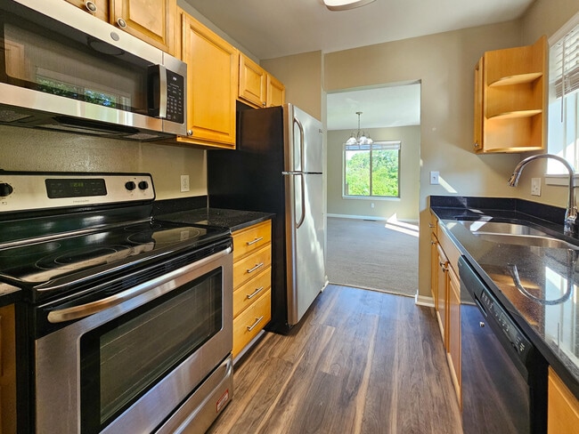 Building Photo - 1410 Traver St