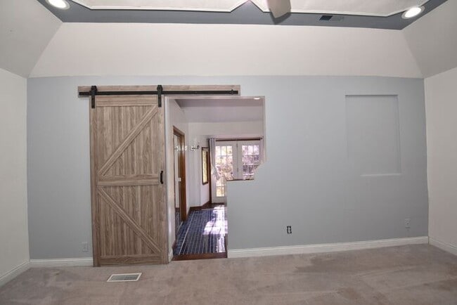 Building Photo - Monthly Rent Reduded! Mishawaka 4 bedroom with a Primary suite and 2 car garage on a large lot
