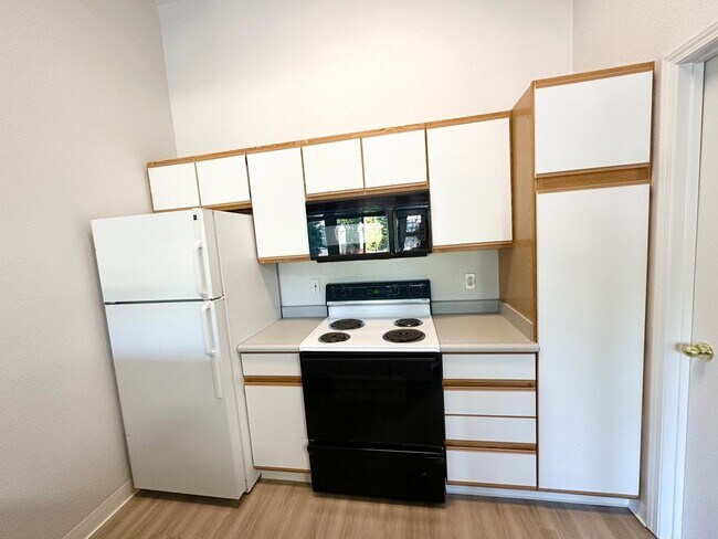 Building Photo - Affordable living at The Westside Apartments!