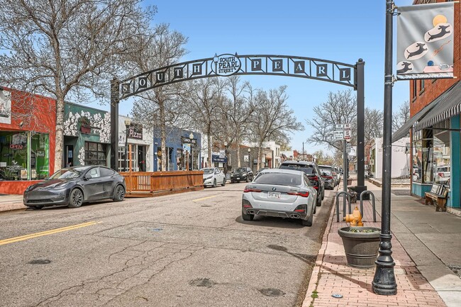Building Photo - 2BD, 1BA Half-Duplex in Platt Park with Ov...