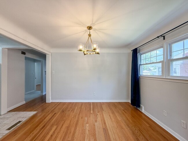 Building Photo - 2082 Vernier Rd