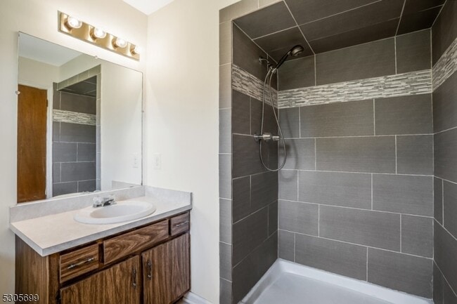 Building Photo - 34 Willow Brook Ln