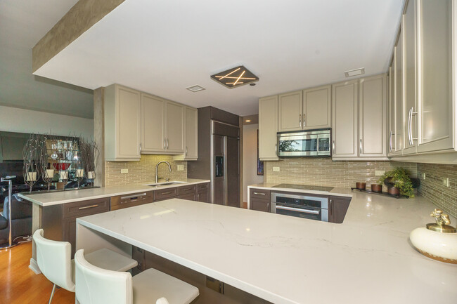 Building Photo - 130 N Garland Ct