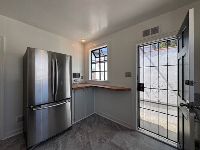 Building Photo - Charming Spanish-Style Home for Lease