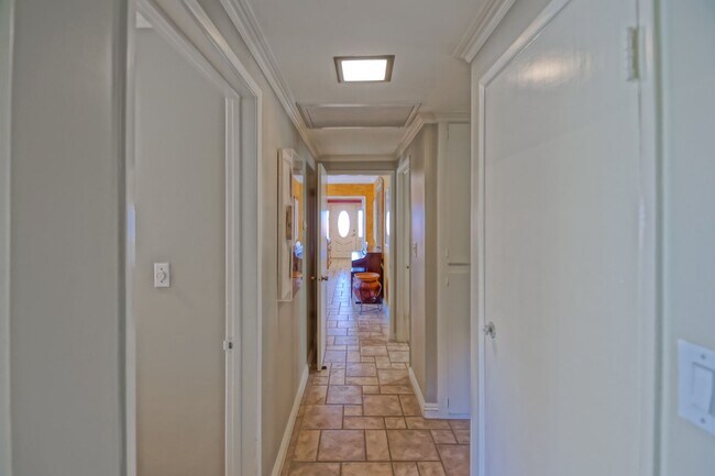 Building Photo - FULLY FURNISHED, CHARMING & AIRY, 4BR2BA MONTEMALAGA HILLTOP HOME W/ “QUEENS NECKLACE” VIEWS, 2-C...
