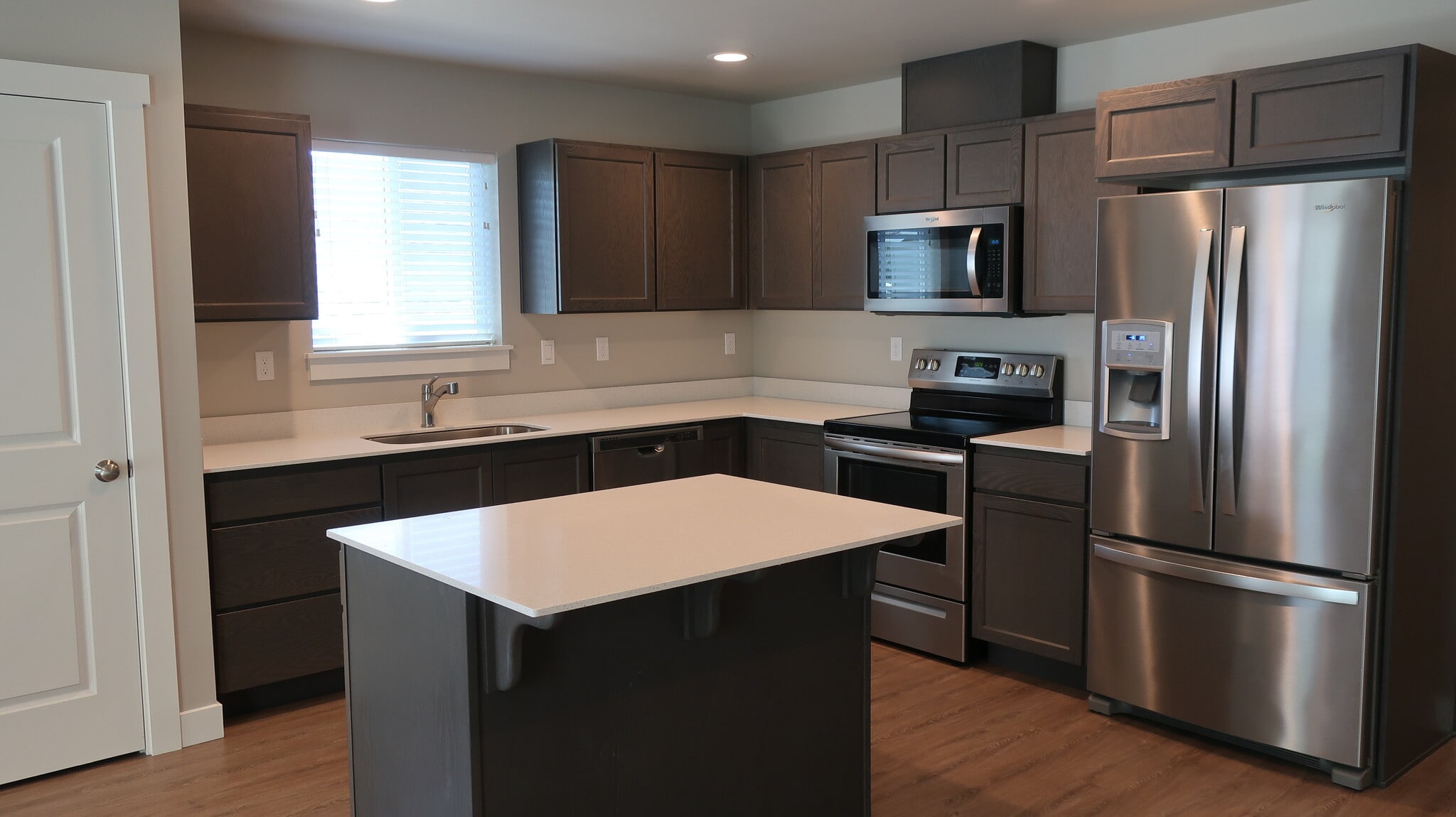 Building Photo - 1099 S New Oak Ln