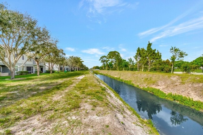 Building Photo - 3070 Grandiflora Dr