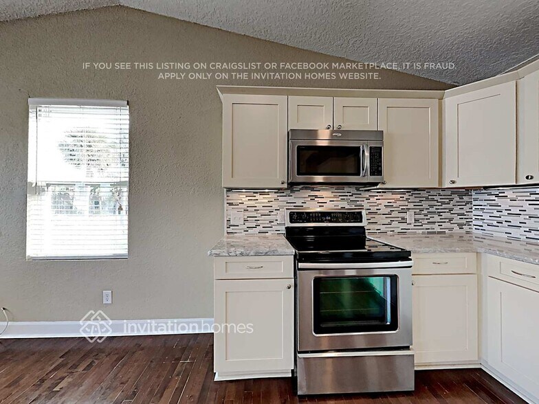 Building Photo - 410 4th St S