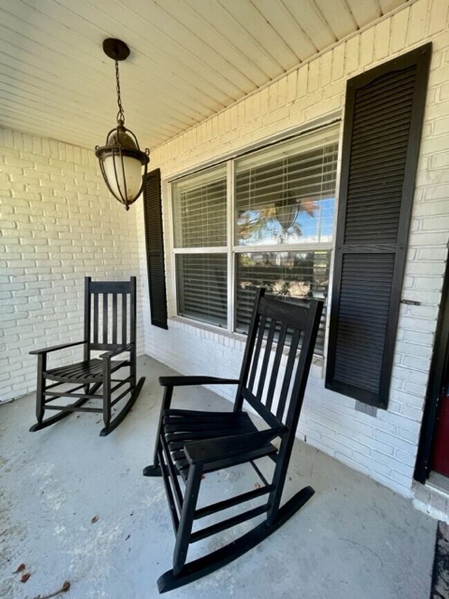 Building Photo - Nice 3 Bedroom Home For Rent - Yard Service Included!