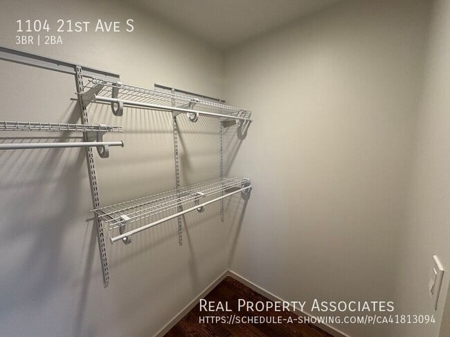 Building Photo - 1104 21st Ave S