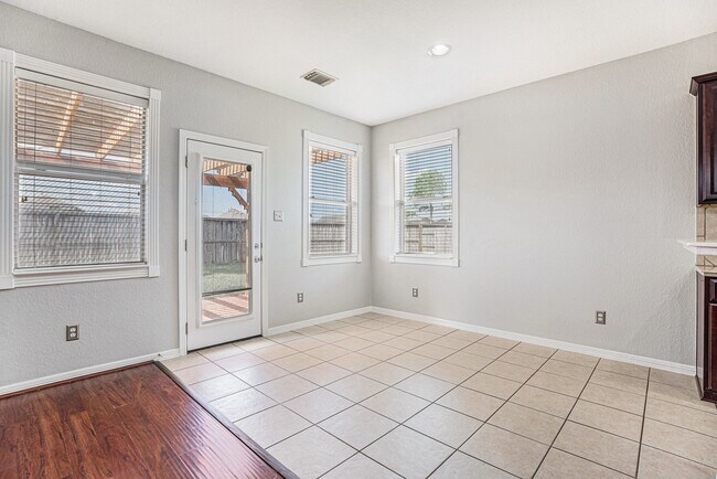 Building Photo - 405 Abbey Ln