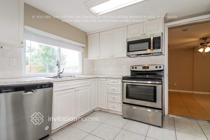 Building Photo - 3824 Sail Dr