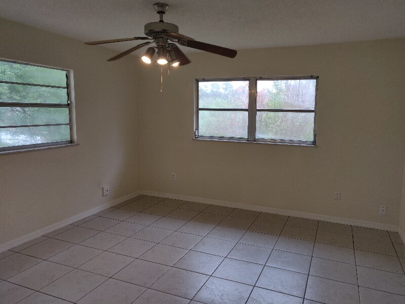 Building Photo - 1737 Vivian Ct