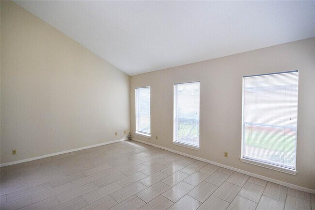 Building Photo - 9262 Westwood Village Dr
