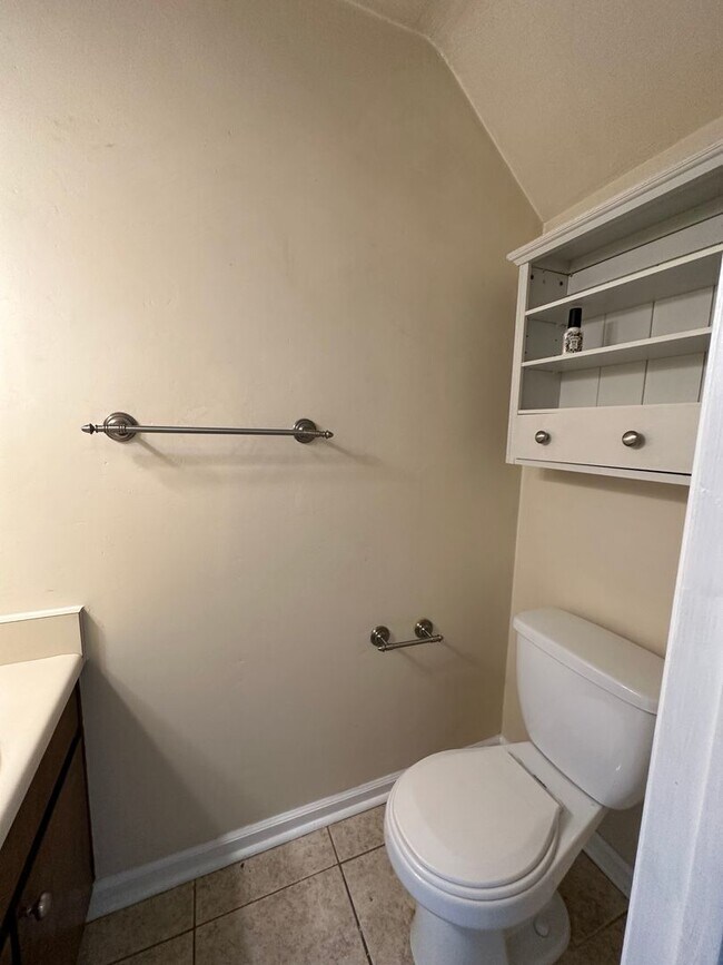 Building Photo - 2 Bedroom Apartment Walking Distance to FSU